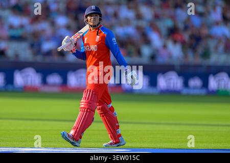 London, Großbritannien. Juni 2026. LONDON, ENGLAND, 24. JUNI: Sophia Dunkley aus England sieht am 24. Juni 2026 in London aus, als sie während des ICC Women's T20 World Cup-Spiels zwischen England Women und West Indies Women auf dem Lord's Cricket Ground ausgestiegen ist. (Foto von Keeran Marquis/Sports Press Photo) Credit: SPP Sport Press Photo. /Alamy Live News Stockfoto