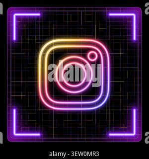 Tech Cyber Data Konzept, Social Media bearbeitbare Striche Sammlung, helles Neon Design. Instagram Symbol, für Social Media Werbung. Stock Vektor