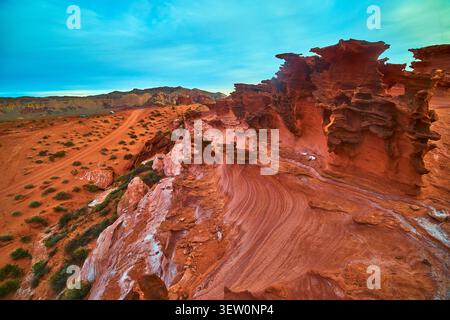 Rote Sandsteinformationen und Wüstenlandschaft bei Little Finland in Gold Butte Stockfoto
