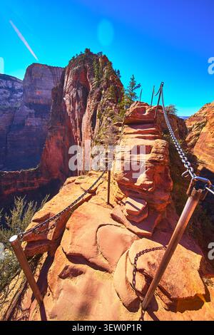 Angels Landing Trail Chain Section und dramatische Red Cliffs im Zion National Park Utah Stockfoto