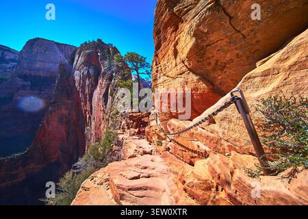 Angels Landing Chain Section Rugged Trail und Red Cliffs im Zion National Park Stockfoto