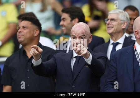 Miami, USA. Juni 2026. FIFA-Präsident Gianni Infantino (C) ist in den Tribünen vor dem Spiel der Gruppe C zwischen Schottland und Brasilien bei der FIFA-Weltmeisterschaft 2026 im Miami Stadium, Miami, USA, am 24. Juni 2026. Quelle: Xu Zijian/Xinhua/Alamy Live News Stockfoto