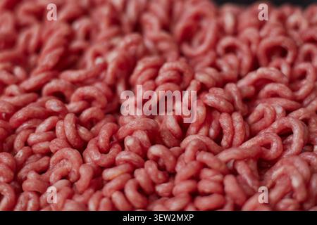 Frisches Rindfleisch Hackfleisch Textur Hintergrund. Blick von oben auf rohes Rindfleisch. Stockfoto