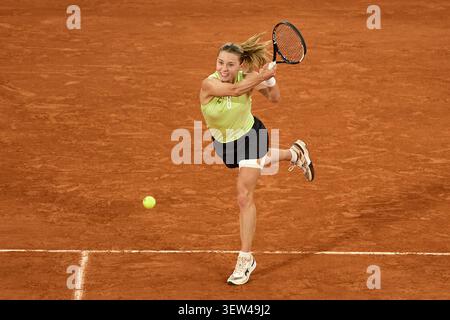 PARIS, FRANKREICH - 4. JUNI: Maja Chwalinska aus Polen gegen Diana Shnaider während des Halbfinalspiels der Frauen-Singles am 12. Tag der Fren 2026 Stockfoto