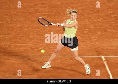 PARIS, FRANKREICH - 4. JUNI: Maja Chwalinska aus Polen gegen Diana Shnaider während des Halbfinalspiels der Frauen-Singles am 12. Tag der Fren 2026 Stockfoto