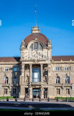 Außenansicht des Palais du Rhin, ein ehemaliger deutscher Kaiserpalast, der Ende des 19. Jahrhunderts in Straßburg, Frankreich, erbaut wurde Stockfoto