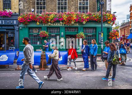 London, UK, 18. August 2025, The Market Porter, ein traditionelles viktorianisches Pub in der Stoney Street im Stadtteil Southwark Stockfoto