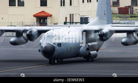 Die portugiesische Luftwaffe C-130H Hercules fährt auf der Flugbasis Lajes, Azoren, Portugal Stockfoto