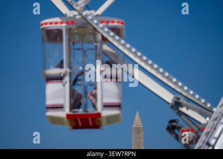 Washington, Usa. Juni 2026. Das Washington Monument dreht sich am ersten Tag der „Great American State Fair“ in der National Mall am 25. Juni 2026 in Washington, DC. Die von Freedom 250 unterstützte Great American State Fair feiert den 250. Jahrestag der USA. Foto: Bonnie Cash/UPI Credit: UPI/Alamy Live News Stockfoto