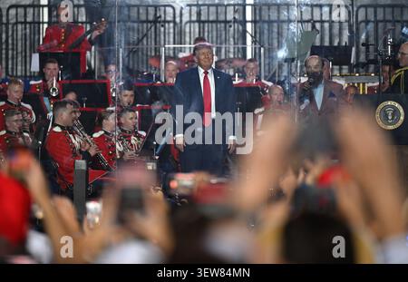 Washington, USA. Juni 2026. US-Präsident Donald Trump nimmt am 24. Juni 2026 an der Großen American State Fair Kick-Off Celebration in Washington, DC, USA, Teil. Quelle: Li Rui/Xinhua/Alamy Live News Stockfoto