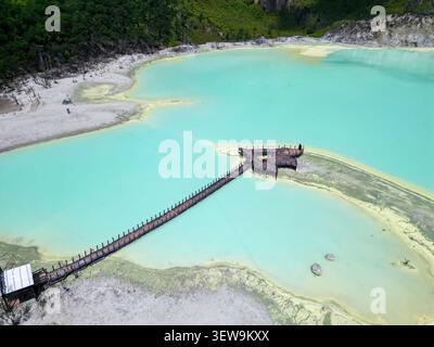 Kawah Putih (Weißer Krater) ist ein Säuresee in Bandung, Indonesien Stockfoto