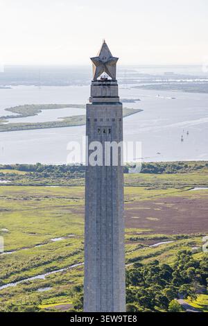 Das San Jacinto Monument überblickt den Houston Ship Channel Stockfoto