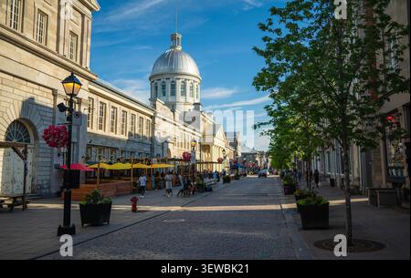 Stadtansicht von Old Montreal an einem sonnigen Sommertag. Stockfoto