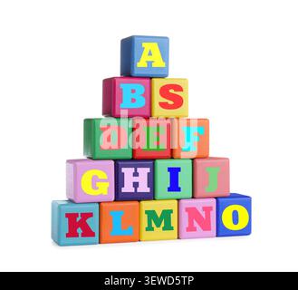 Buchstabenwürfel mit Buchstaben isoliert auf weiß Stockfoto