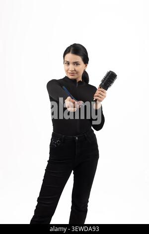 Selbstbewusste Frau posiert im Studio Stockfoto
