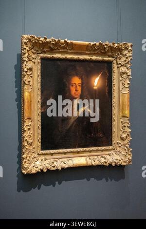 Amsterdam, Niederlande - 15. April 25: Gerahmtes Porträtbild mit Kerzenlicht im Rijksmuseum in Amsterdam, Niederlande. Stockfoto