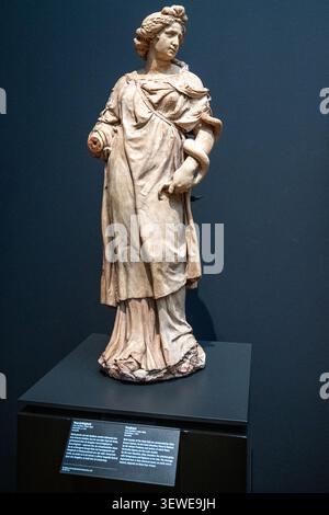 Amsterdam, Niederlande - 15. April 25: Steinstatue mit dem Titel Prudence im Rijksmuseum in Amsterdam, Niederlande. Stockfoto