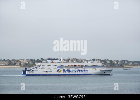 Brittany Ferries Autofähre auf dem Ärmelkanal. Passagierschiffe und Fährverbindung zwischen Frankreich, Saint Malo und England Portsmouth, Ill Stockfoto