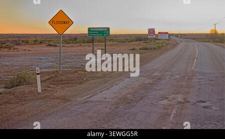 Der Strzelecki Track, eine berühmte 475 km lange Outback-Route in Südaustralien, die die abgelegenen Städte Lyndhurst und Innamincka miteinander verbindet Stockfoto