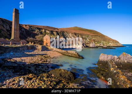 Die verlassenen Porth Wen Brickworks in Anglesey, Nordwales Stockfoto