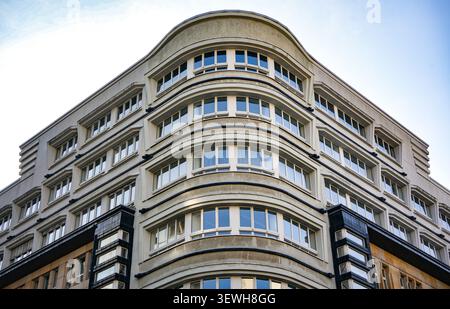 Mosse-Haus Berlin von Erich Mendelsohn, modernistisches Bürogebäude mit geschwungenen Ecken und Bandfenstern, neue Sachlichkeit Wahrzeichen Berlin Stockfoto