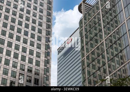 Der HSBC-Turm und die Wolkenkratzer in Canary Wharf. London, UK, 14. Mai 2023 Stockfoto