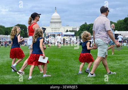Washington, Usa. Juni 2026. Die Besucher besuchen die Great American State Fair in der National Mall am 27. Juni 2026 in Washington, D.C. Foto: Olivier Douliery/ABACAPRESS.COM Credit: Abaca Press/Alamy Live News Stockfoto