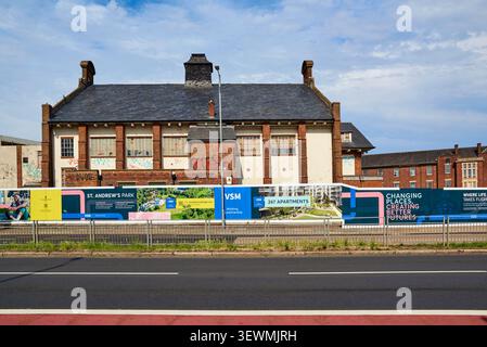 Ehemaliges Kinogebäude an der Hillingdon Road, Uxbridge, Greater London, UK, das Teil des neuen Wohnungsprojekts St Andrew's Park ist Stockfoto