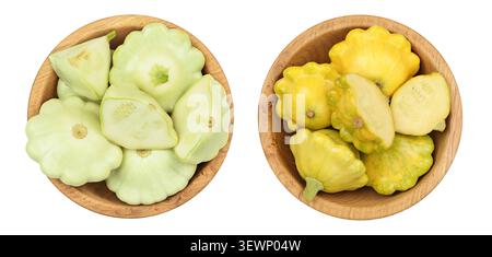 Grüner Pattypan Squash in Holzschüssel isoliert auf weißem Hintergrund. Draufsicht Stockfoto
