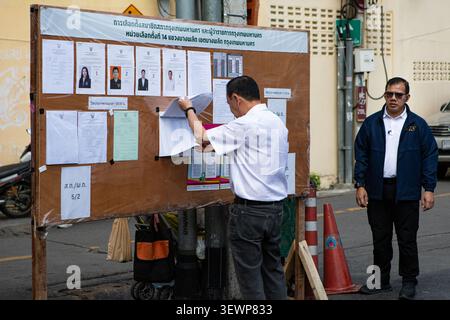 Der ehemalige Premierminister Thaksin Shinawatra gab seine Stimme bei der Wahl des Gouverneurs in Bangkok am 28. Juni 2026 in einem Wahlhaus im Bezirk Bang Phlat in Bangkok ab. Dies ist seine erste Wahl seit 17 Jahren nach einem langen Auslandsexil. (Foto: Teera Noisakran/SIPA USA) Credit: SIPA USA/Alamy Live News Stockfoto