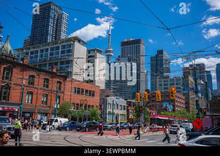 Toronto, Ontario, Kanada – 20. Juni 2026: Das Toronto Streetcar System ist ein Netz von elf Straßenbahnstrecken, die von der Toronto Transit Commi betrieben werden Stockfoto