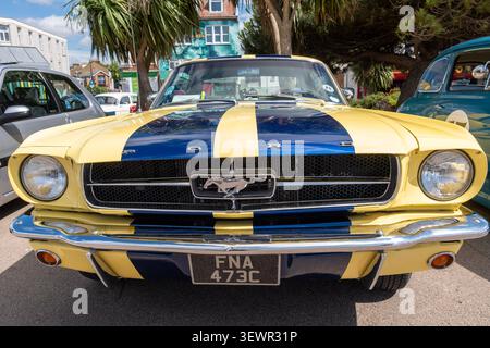 Ein Ford Mustang bei den Classic Cars am Southend on Sea Beach. Stockfoto