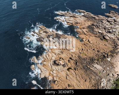 Aus der Vogelperspektive, Blick von oben auf die berühmte Pink Granit Coast, Ploumanac'h, Perros-Guirec, Tregastel, Cotes-d'Armor Departamento, Region Bretagne, Franc Stockfoto