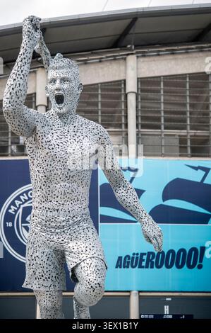 Statue des ehemaligen Manchester City-Fußballers Sergio Aguero vor dem Etihad-Stadion in Manchester, England, Großbritannien Stockfoto