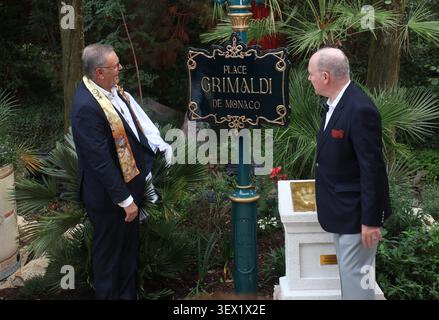 Rust, France. 29th June, 2026. © PHOTOPQR/L'ALSACE/Vincent VOEGTLIN ; Rust ; 29/06/2026 ; Le Prince Albert II découvre la plaque de la famille Grimaldi lors de l'inauguration le quartier monégasque du parc d' attraction Europa Park au coté de Roland Mack, à Rust le 29 juin 2026. 29 June 2026, Baden-Württemberg, Rust: opening ceremony for the Monaco theme area. The Monaco theme area at Europa-Park is being inaugurated in the presence of the Princely Family of Monaco. Credit: MAXPPP/Alamy Live News Stockfoto