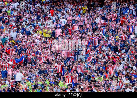 Boston, USA. Juni 2026. Anhänger Paraguays beim 32 Spiel der FIFA-Weltmeisterschaft 2026, das am 29. Juni 2026 in Boston im Stadion von Boston stattfand. (Credit: Marcel ter Bals/MTB-Photo/Alamy Live News) Credit: MTB Photo/Alamy Live News Stockfoto