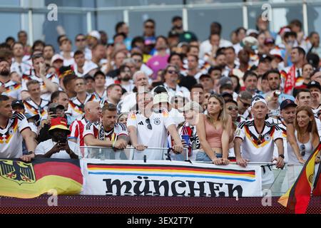 Boston, USA. Juni 2026. Die deutschen Fans sehen nach dem Spiel der FIFA-Weltmeisterschaft 2026, das am 29. Juni 2026 im Boston Stadium in Foxborough, Massachusetts, im Spiel der Runde 32 zwischen Deutschland und Paraguay stattfand, niedergeschlagen aus. Quelle: Allstar Picture Library Ltd/Alamy Live News Stockfoto