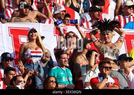 BOSTON, USA - 29. Juni 2026: Paraguay-Fans beim Spiel der FIFA-Weltmeisterschaft 2026, Runde 32, zwischen Deutschland und Paraguay im Boston Stadium (Quelle: Craig Mercer/Alamy Live News) Stockfoto