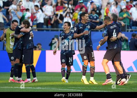 Boston, USA. Juni 2026. Die Spieler Paraguays feiern, nachdem sie das Spiel der Runde 32 zwischen Deutschland und Paraguay bei der FIFA Fussball-Weltmeisterschaft 2026 im Boston Stadium in Boston, USA, am 29. Juni 2026 gewonnen haben. Quelle: Chen Yichen/Xinhua/Alamy Live News Stockfoto
