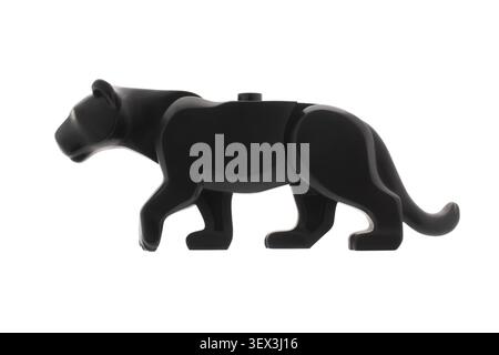 Schwarzer LEGO Panther auf weißem Hintergrund Stockfoto