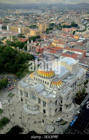 Mexiko-Stadt, CDMX, Mexiko - 30. Dezember 2025: Luftaufnahme des Palacio de Bellas Artes und Alameda Central Stockfoto