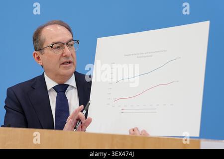 Berlin, Deutschland. 30. Juni 2026. Bundesinnenminister Alexander Dobrindt (CSU) stellt den Verfassungsschutz 2025 vor. Quelle: Kay Nietfeld/dpa/Alamy Live News Stockfoto