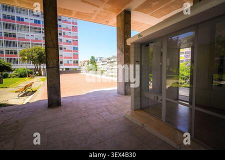 Le Corbusier-inspirierte Wohnbebau, Conjunto Habitacional, Avenida Infante Santo, Lissabon, Portugal Stockfoto