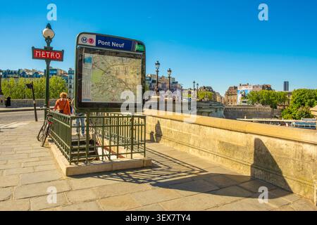 Frankreich, Paris, das von der UNESCO zum Weltkulturerbe erklärte Gebiet, die U-Bahn-Station Pont Neuf Stockfoto