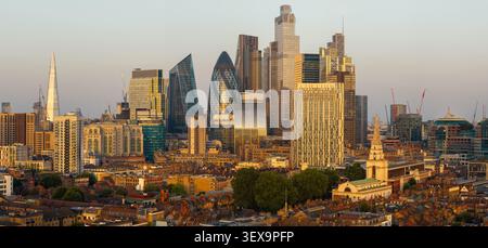 Sonnenaufgang Panorama über Spitalfields in Richtung City of London Wolkenkratzer Stockfoto