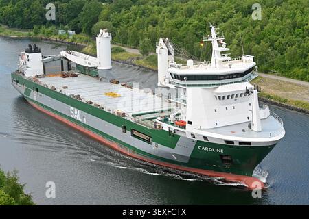 Das Frachtschiff CAROLINE überquert den Kieler Kanal Stockfoto