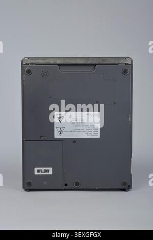 Amstrad alt-286 Mikrocomputer, hergestellt in Japan, mit Benutzerhandbuch und MS-DOS-Handbuch, entwickelt von Amstrad Consumer Electronics. Stockfoto
