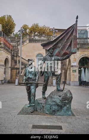 Skulptur Hommage an die Gudaris. Gernika, Baskenland, Spanien - 11. September 2024. Stockfoto
