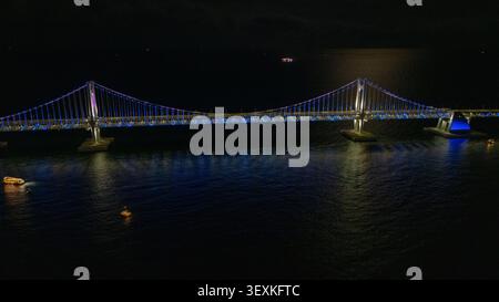 Die Gwangan-Brücke beleuchtet busan nachts Stockfoto