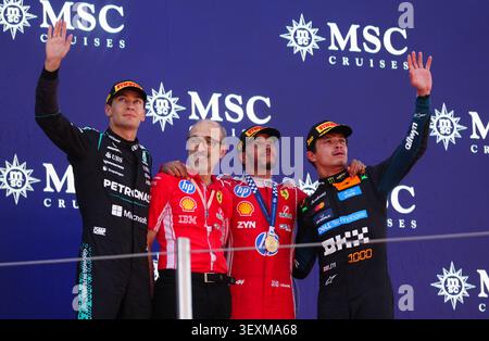 Aktenfoto vom 14.06.2026 von (links nach rechts) Mercedes-Fahrer George Russell, Ferrari-Renningenieur Carlo Santi, Ferrari-Fahrer Lewis Hamilton und McLaren-Fahrer Lando Norris auf dem Podium. George Russell macht sich an diesem Wochenende auf den britischen Grand Prix, um die Lücke zum Konkurrenten der Weltmeisterschaft Kimi Antonelli zu schließen. Hier beantwortet der Weltmeister 2009 Jenson Button fünf wichtige Fragen vor dem Rennen am Sonntag in Silverstone. Ausgabedatum: Mittwoch, 1. Juli 2026. Stockfoto